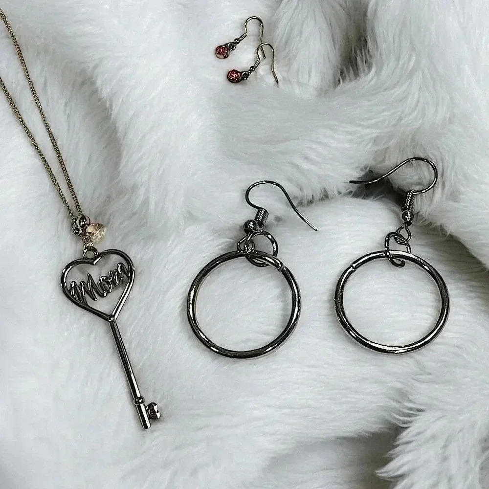 Silver MOM 3pc jewelry set 1 necklace 2 sets of earrings rings silver plated